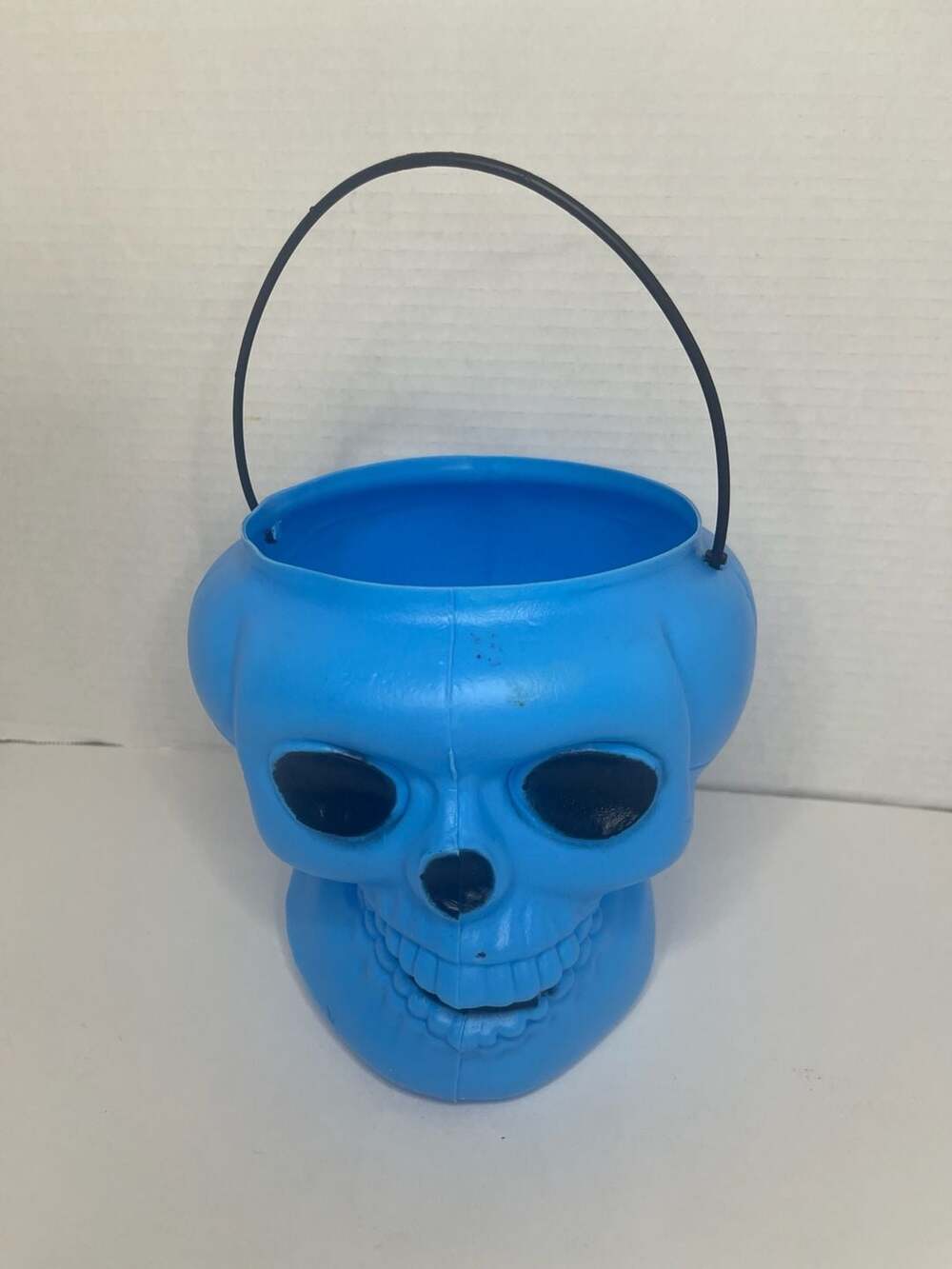 Vintage Blue Skull Blow Mold Candy Bucket Trick Or Treat Pail